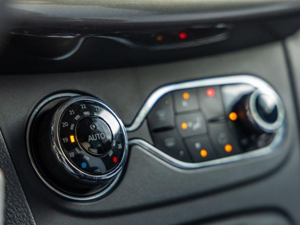 Renault Sandero II Рестайлинг с пробегом 2020 года, цена 1 348 000 рублей, 40480 км, хэтчбек, Автокод Объявления