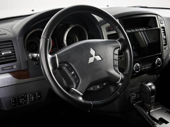 Mitsubishi Pajero IV Рестайлинг 2 с пробегом 2021 года, цена 3 835 000 рублей, 39893 км, внедорожник, Автокод Объявления