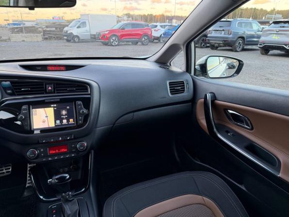 Kia Ceed II Рестайлинг с пробегом 2018 года, цена 1 245 000 рублей, 156946 км, хэтчбек, Автокод Объявления