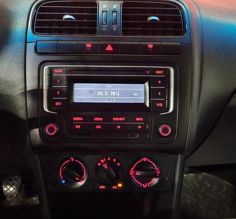 Volkswagen Polo V Рестайлинг с пробегом 2015 года, цена 995 000 рублей, 118168 км, седан, Автокод Объявления