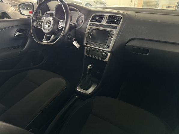 Volkswagen Polo V Рестайлинг с пробегом 2016 года, цена 1 030 000 рублей, 176453 км, седан, Автокод Объявления