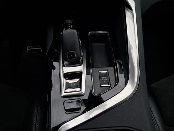 Peugeot 3008 II Рестайлинг с пробегом 2021 года, цена 2 700 000 рублей, 68499 км, внедорожник, Автокод Объявления