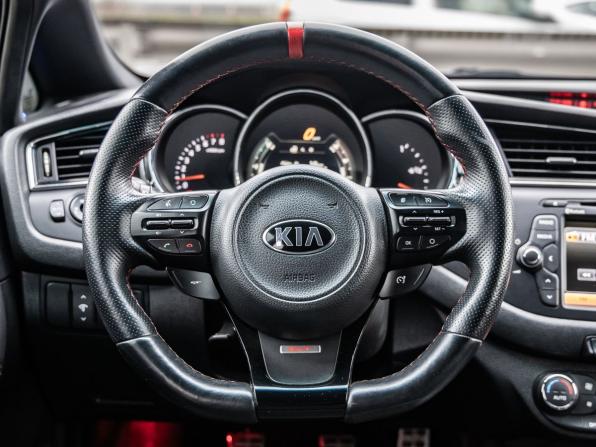 Kia Ceed GT I Рестайлинг с пробегом 2015 года, цена 1 339 000 рублей, 208046 км, хэтчбек, Автокод Объявления