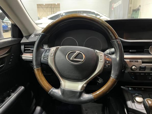 Lexus ES VI с пробегом 2014 года, цена 1 795 000 рублей, 264627 км, седан, Автокод Объявления