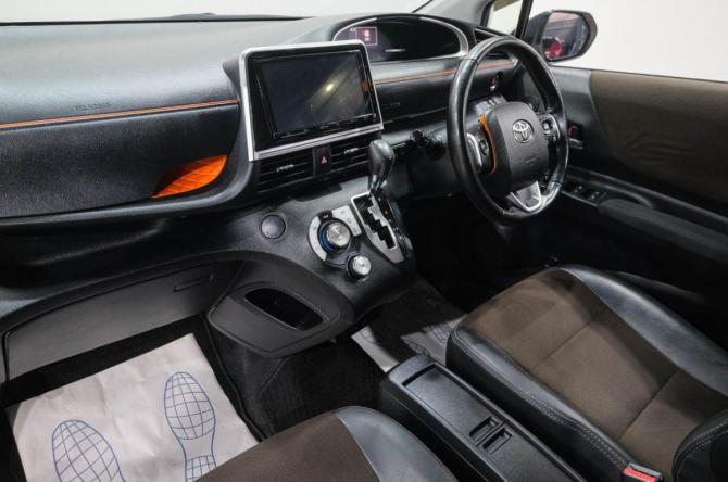 Toyota Sienta II Рестайлинг с пробегом 2020 года, цена 1 799 000 рублей, 60000 км, компактвэн, Автокод Объявления