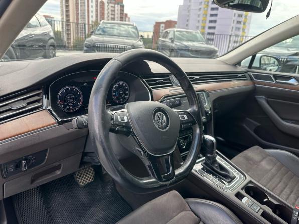 Volkswagen Passat B8 с пробегом 2015 года, цена 1 650 000 рублей, 235001 км, седан, Автокод Объявления