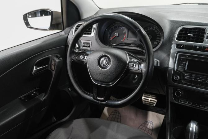 Volkswagen Polo V Рестайлинг с пробегом 2016 года, цена 1 179 000 рублей, 126800 км, седан, Автокод Объявления