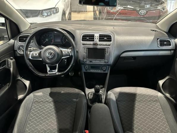 Volkswagen Polo V Рестайлинг с пробегом 2018 года, цена 999 000 рублей, 175000 км, седан, Автокод Объявления