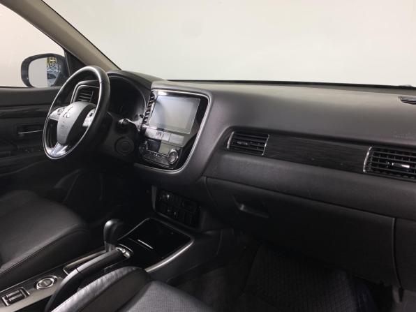 Mitsubishi Outlander III Рестайлинг 2 с пробегом 2018 года, цена 1 699 000 рублей, 206111 км, внедорожник, Автокод Объявления
