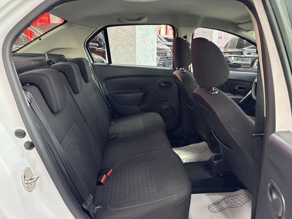 Renault Logan II с пробегом 2017 года, цена 965 000 рублей, 86619 км, седан, Автокод Объявления