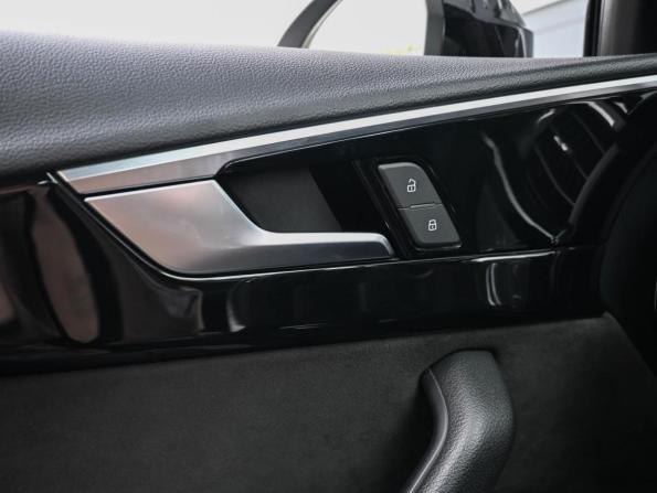 Audi A4 V (B9) Рестайлинг с пробегом 2020 года, цена 3 099 000 рублей, 129681 км, седан, Автокод Объявления
