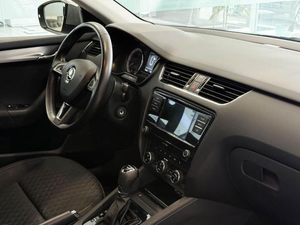Skoda Octavia III (A7) Рестайлинг с пробегом 2017 года, цена 1 815 000 рублей, 112402 км, лифтбек, Автокод Объявления