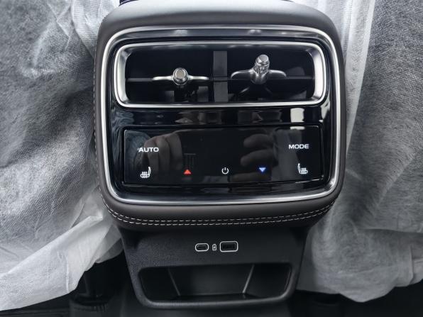 Geely Monjaro I Рестайлинг 2 (China Market) с пробегом 2026 года, цена 4 199 900 рублей, 10 км, внедорожник, Автокод Объявления