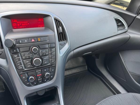 Opel Astra J Рестайлинг с пробегом 2012 года, цена 699 900 рублей, 282600 км, хэтчбек, Автокод Объявления