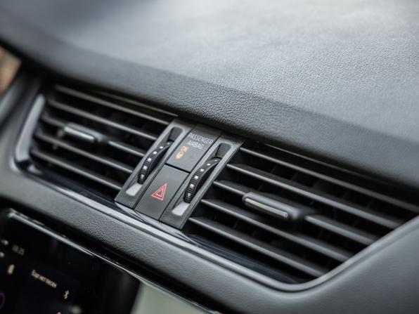 Skoda Octavia III (A7) Рестайлинг с пробегом 2017 года, цена 1 409 000 рублей, 163959 км, лифтбек, Автокод Объявления