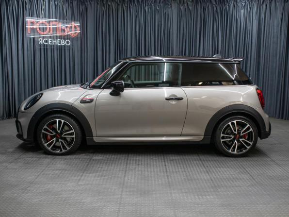 Mini Hatch III (F55/F56) Рестайлинг 2 с пробегом 2021 года, цена 4 149 000 рублей, 5607 км, хэтчбек, Автокод Объявления