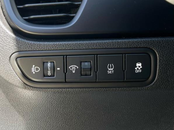 Kia Rio IV Рестайлинг с пробегом 2021 года, цена 1 060 000 рублей, 218000 км, седан, Автокод Объявления