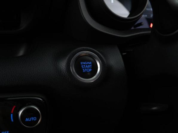 Toyota Yaris IV с пробегом 2021 года, цена 1 249 999 рублей, 74938 км, хэтчбек, Автокод Объявления