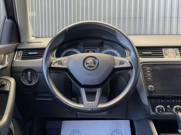 Skoda Octavia III (A7) Рестайлинг с пробегом 2019 года, цена 1 997 000 рублей, 61806 км, лифтбек, Автокод Объявления