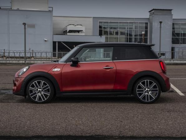Mini Hatch III (F55/F56) Рестайлинг с пробегом 2020 года, цена 2 770 000 рублей, 42379 км, хэтчбек, Автокод Объявления