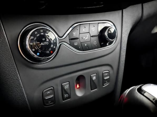 Renault Sandero II Рестайлинг с пробегом 2021 года, цена 1 265 000 рублей, 107636 км, хэтчбек, Автокод Объявления