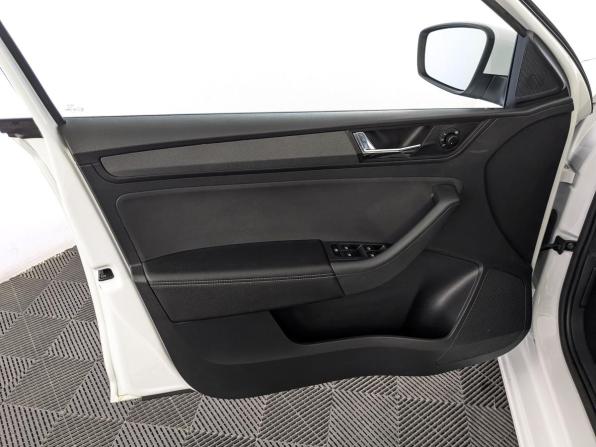 Skoda Rapid II с пробегом 2022 года, цена 1 740 000 рублей, 50751 км, лифтбек, Автокод Объявления