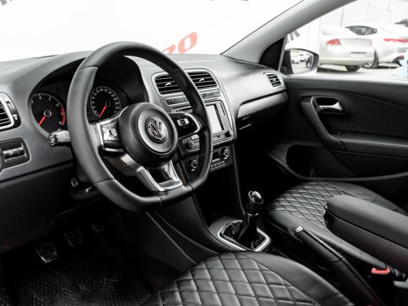 Volkswagen Polo V Рестайлинг с пробегом 2018 года, цена 715 000 рублей, 279357 км, седан, Автокод Объявления