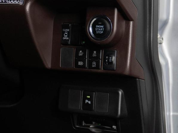 Toyota Roomy I Рестайлинг с пробегом 2020 года, цена 1 050 000 рублей, 141378 км, микровэн, Автокод Объявления