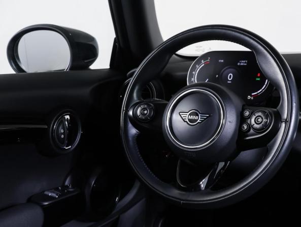 Mini Hatch III (F55/F56) Рестайлинг с пробегом 2020 года, цена 3 290 000 рублей, 27499 км, хэтчбек, Автокод Объявления