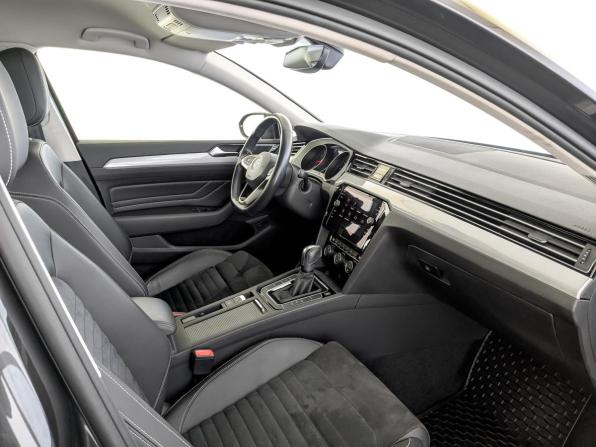 Volkswagen Passat B8 Рестайлинг с пробегом 2020 года, цена 2 459 000 рублей, 33972 км, седан, Автокод Объявления