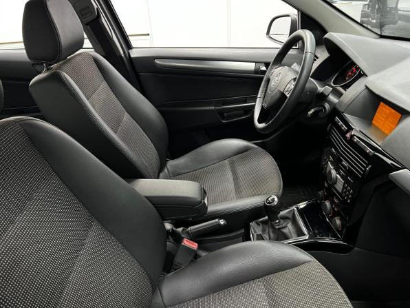 Opel Astra H Рестайлинг с пробегом 2011 года, цена 699 000 рублей, 122000 км, седан, Автокод Объявления