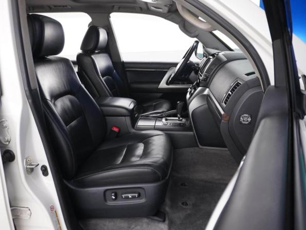 Toyota Land Cruiser 200 Series Рестайлинг 1 с пробегом 2015 года, цена 3 599 051 рубль, 488161 км, внедорожник, Автокод Объявления