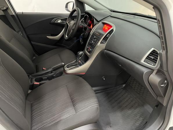 Opel Astra J с пробегом 2011 года, цена 800 000 рублей, 150587 км, хэтчбек, Автокод Объявления