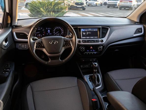 Hyundai Solaris II с пробегом 2018 года, цена 1 450 000 рублей, 140680 км, седан, Автокод Объявления