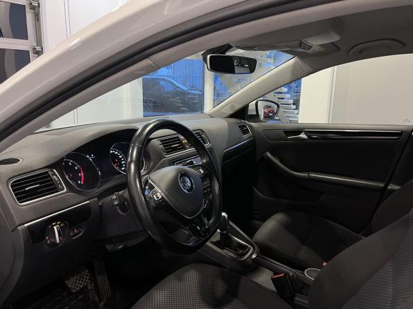 Volkswagen Jetta VI Рестайлинг с пробегом 2018 года, цена 1 495 000 рублей, 174471 км, седан, Автокод Объявления