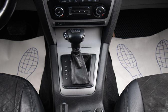 Skoda Octavia II (A5) Рестайлинг с пробегом 2011 года, цена 879 000 рублей, 283000 км, лифтбек, Автокод Объявления
