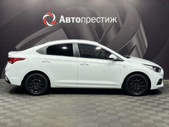 Hyundai Solaris II с пробегом 2017 года, цена 1 140 000 рублей, 148000 км, седан, Автокод Объявления