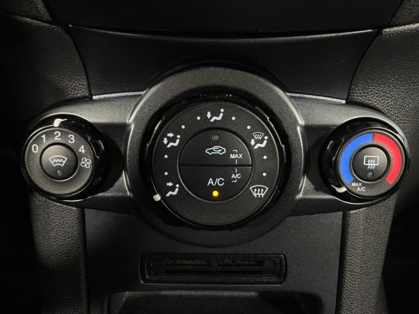 Ford Fiesta Mk6 Рестайлинг с пробегом 2015 года, цена 870 000 рублей, 126000 км, хэтчбек, Автокод Объявления