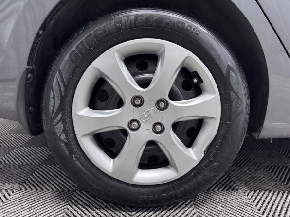 Hyundai Solaris I с пробегом 2012 года, цена 970 000 рублей, 123868 км, седан, Автокод Объявления