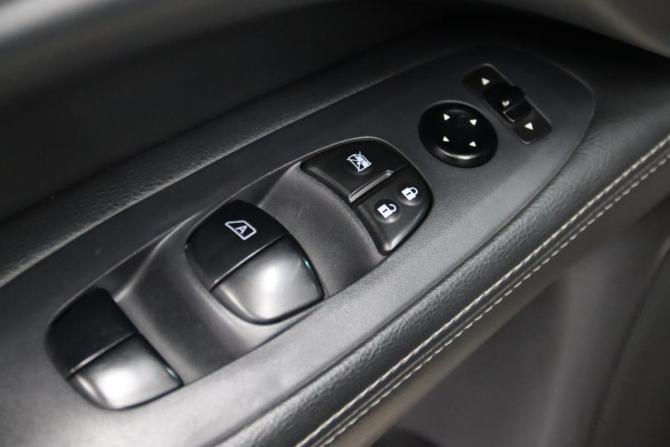Nissan Pathfinder IV с пробегом 2016 года, цена 1 865 650 рублей, 181083 км, внедорожник, Автокод Объявления