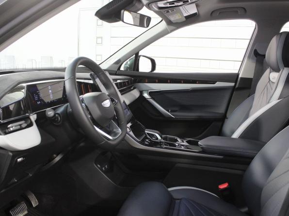 Geely Atlas II с пробегом 2024 года, цена 3 295 000 рублей, 7000 км, внедорожник, Автокод Объявления