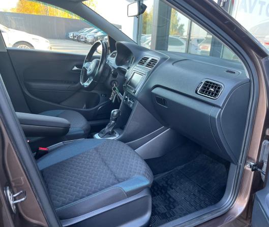 Volkswagen Polo V Рестайлинг с пробегом 2019 года, цена 1 390 000 рублей, 116500 км, седан, Автокод Объявления