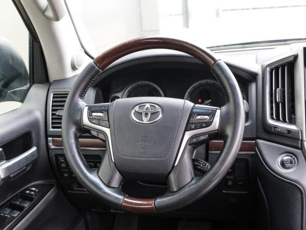 Toyota Land Cruiser 200 Series Рестайлинг 2 с пробегом 2017 года, цена 5 898 000 рублей, 233960 км, внедорожник, Автокод Объявления