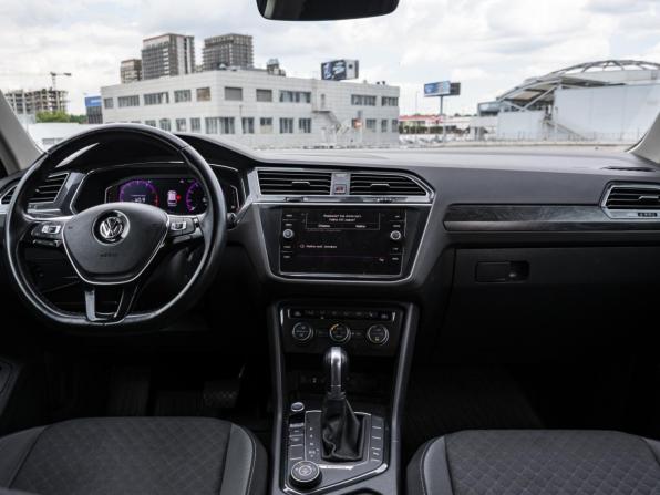 Volkswagen Tiguan II с пробегом 2018 года, цена 2 298 000 рублей, 170000 км, внедорожник, Автокод Объявления
