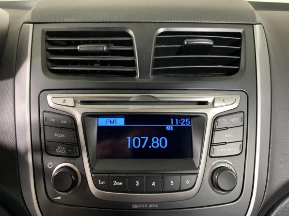 Hyundai Solaris I Рестайлинг с пробегом 2015 года, цена 755 000 рублей, 263673 км, хэтчбек, Автокод Объявления