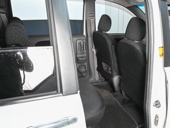 Toyota Sienta I Рестайлинг 2 с пробегом 2012 года, цена 949 000 рублей, 120249 км, компактвэн, Автокод Объявления