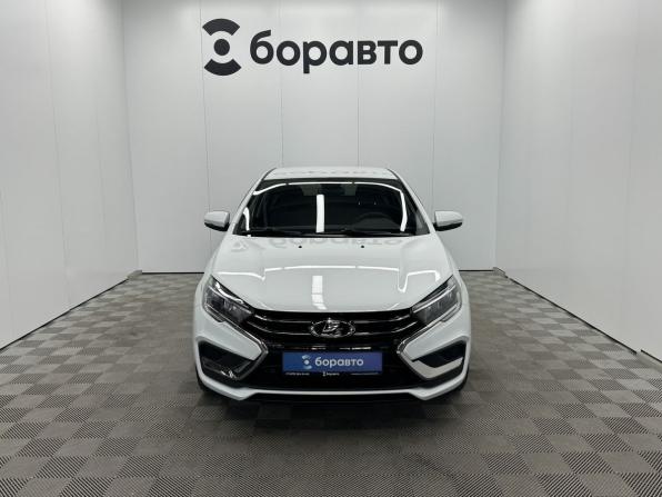Lada (ВАЗ) Vesta I Рестайлинг (NG) с пробегом 2024 года, цена 1 379 000 рублей, 5170 км, седан, Автокод Объявления