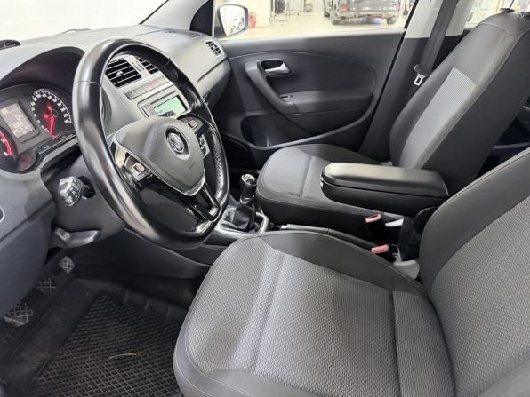 Volkswagen Polo V Рестайлинг с пробегом 2015 года, цена 890 000 рублей, 100860 км, седан, Автокод Объявления