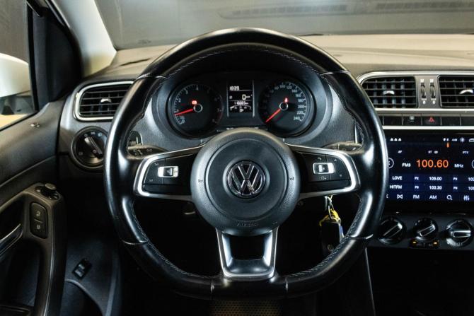 Volkswagen Polo V Рестайлинг с пробегом 2018 года, цена 1 189 000 рублей, 116665 км, седан, Автокод Объявления