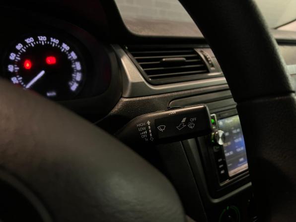 Skoda Rapid I с пробегом 2015 года, цена 915 000 рублей, 100513 км, лифтбек, Автокод Объявления